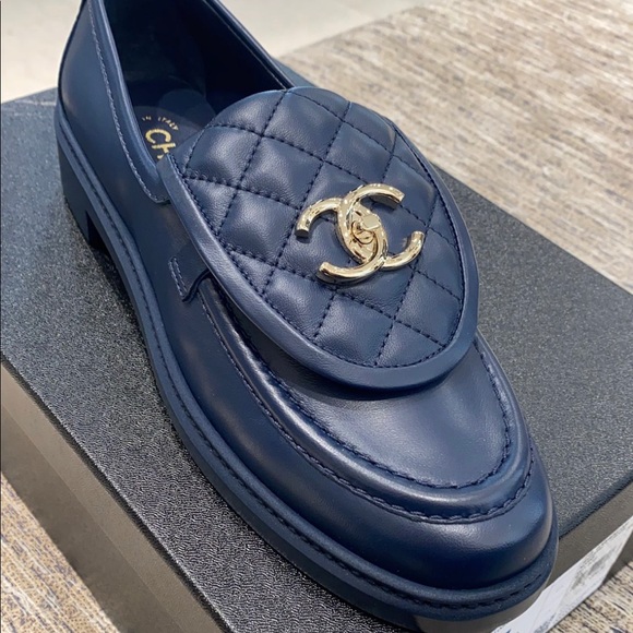 ⭐️SOLD⭐️Chanel Navy Turnlock Loafers Size 38.5